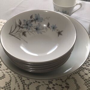 Classic Floral Dinnerware soup bowl- White and Blue